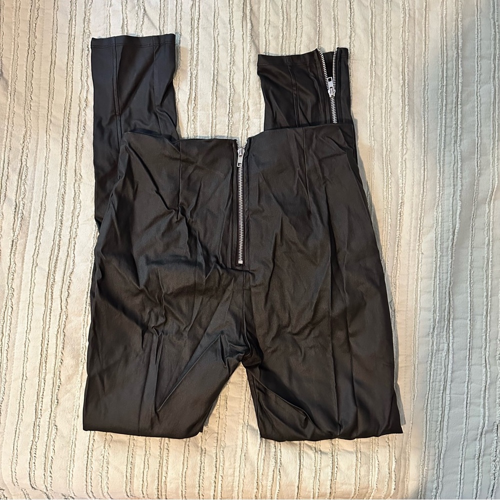 White Fox black smooth leather pants with zipper accents SIZE LARGE